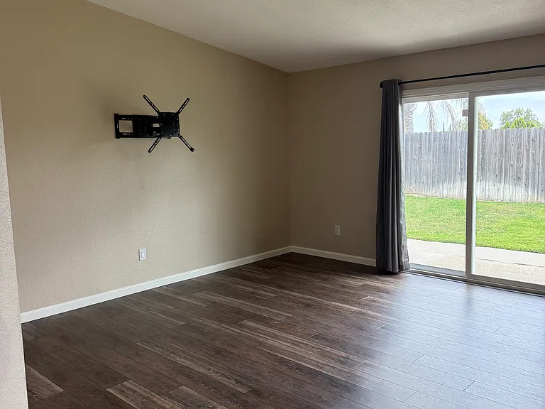 Mimosa Dr — Photo 2