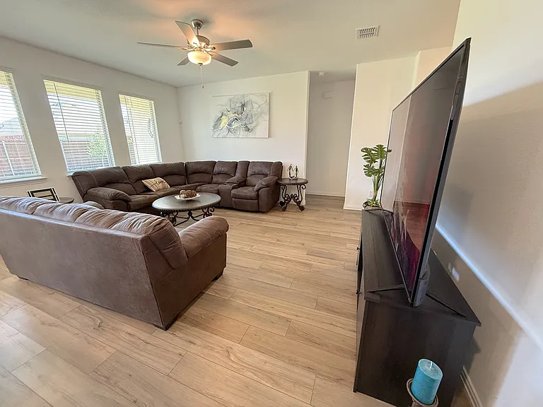 5119 Penrose Dr — Photo 9