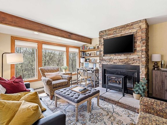 3rd image of 127 Plum Cove Dr