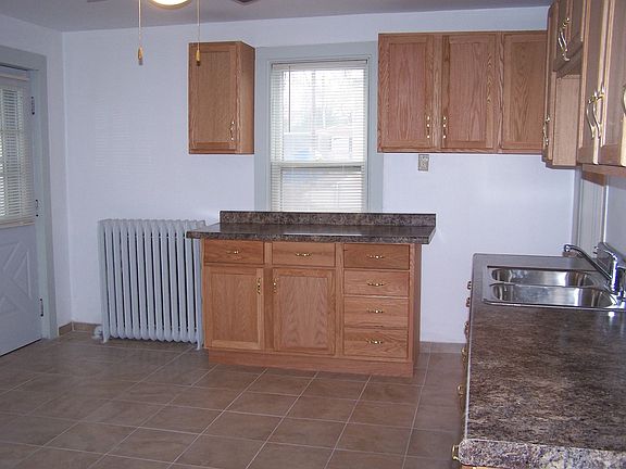 4th image of 113 E Marquette St