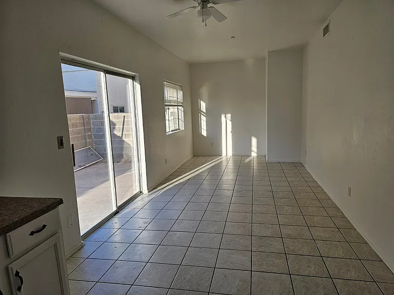 1026 W Libra Dr — Photo 3