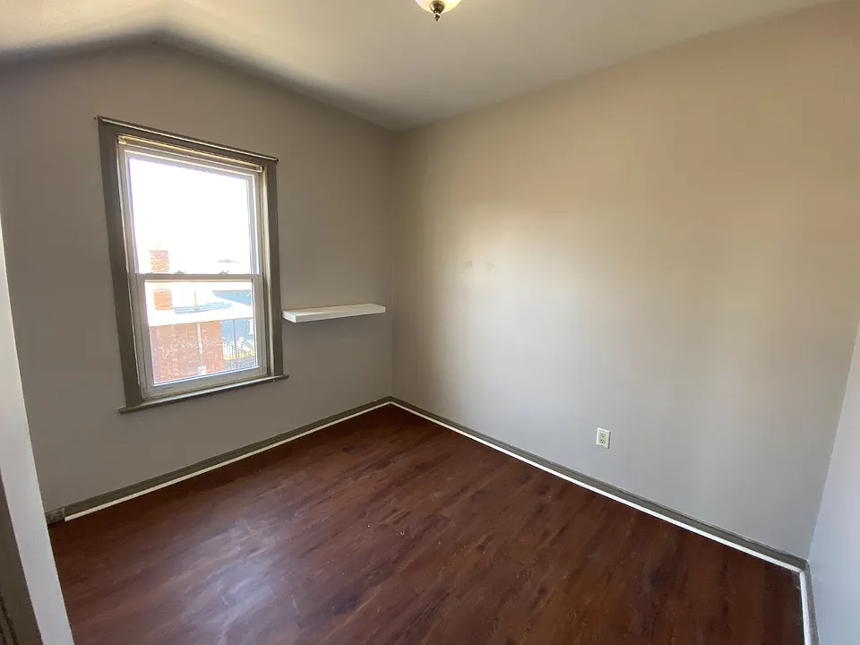 26 Eastchester Ave