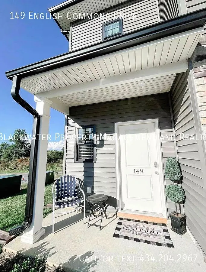 Furnished Townhome in English Commons! — Photo 2