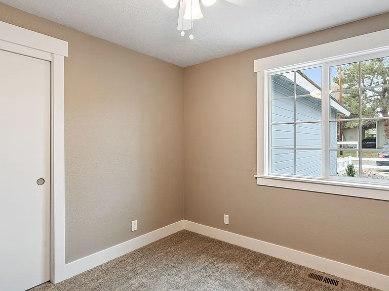 2911 W Pleasanton Ave — Photo 15