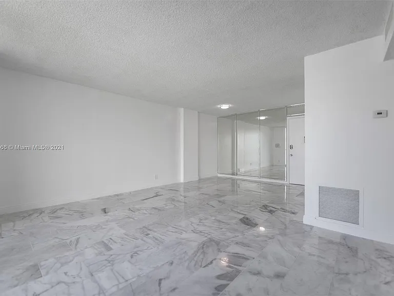 3161 S Ocean Dr — Photo 7