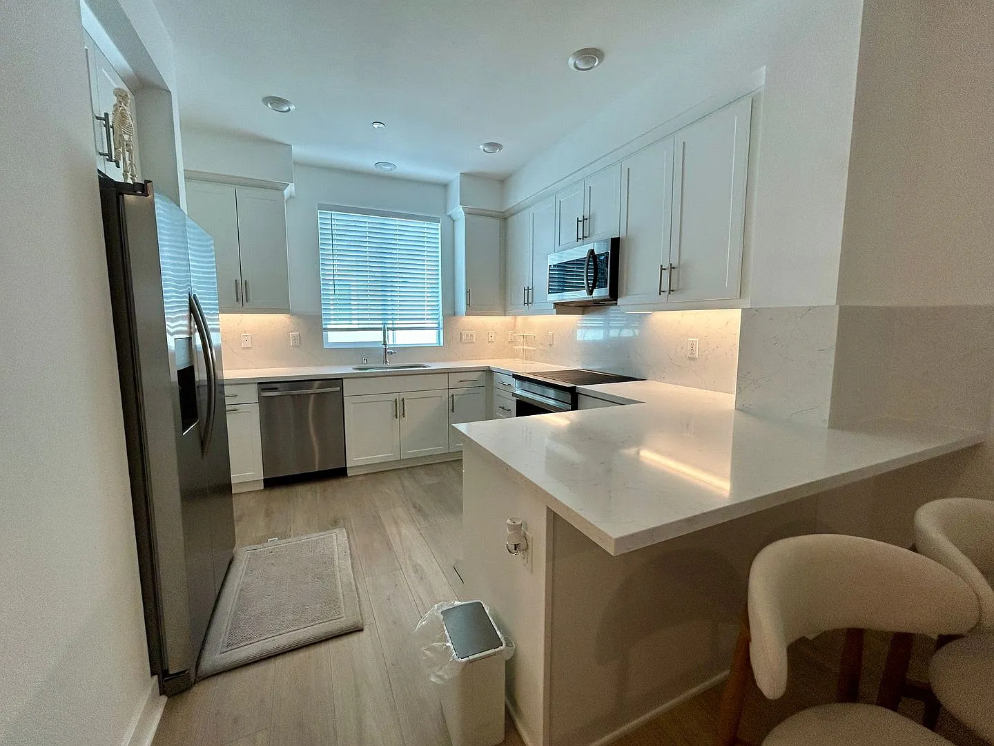 Furnished 2 Bed/2.5 Bath Rental Available Garden Grove — Photo 4