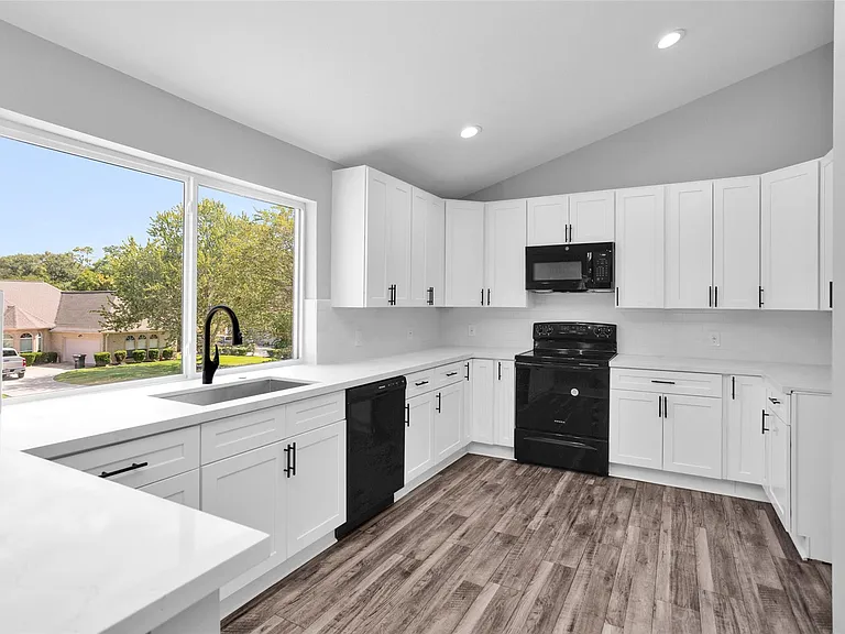 101 April Point Pl — Photo 24