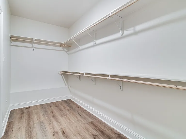 209 Mintmere Ln — Photo 10