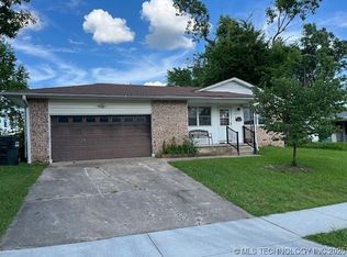 1011 N Dogwood St, Owasso, OK 74055