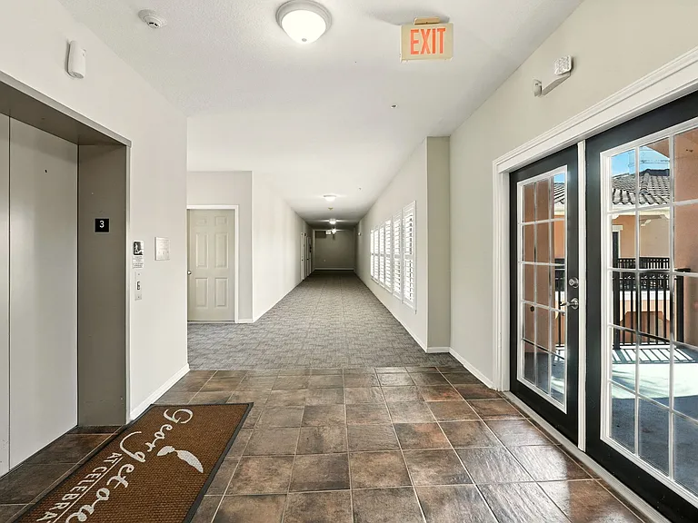 4-web-or-mls-211 Longview Ave 306_04_10212025