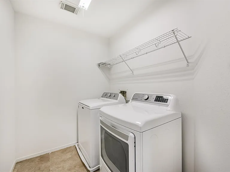 2601 Hewn Rock Way — Photo 32
