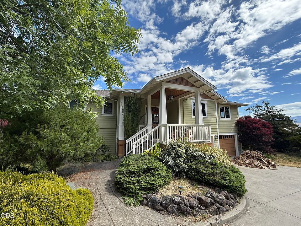 1st image of 425 Merrill Cir