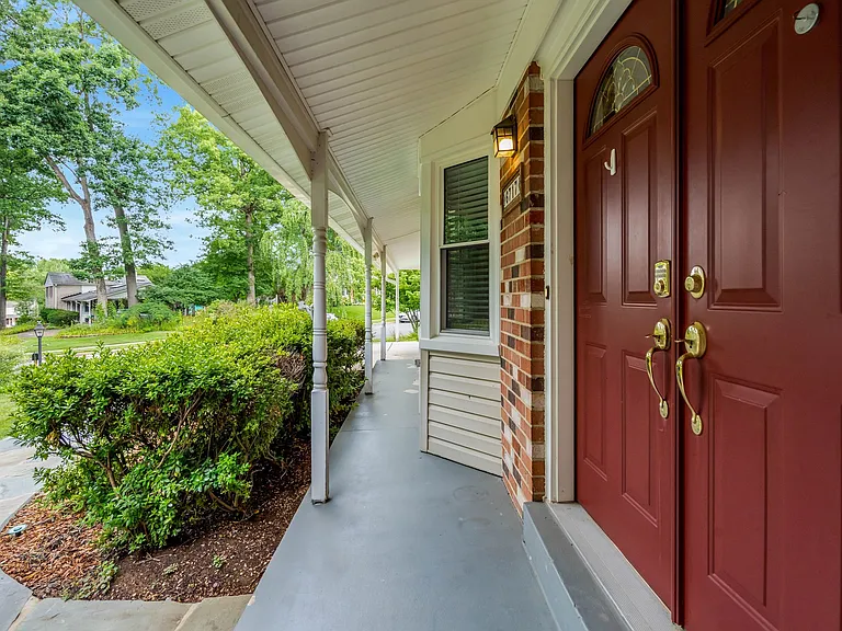 6717 Reynard Dr — Photo 3