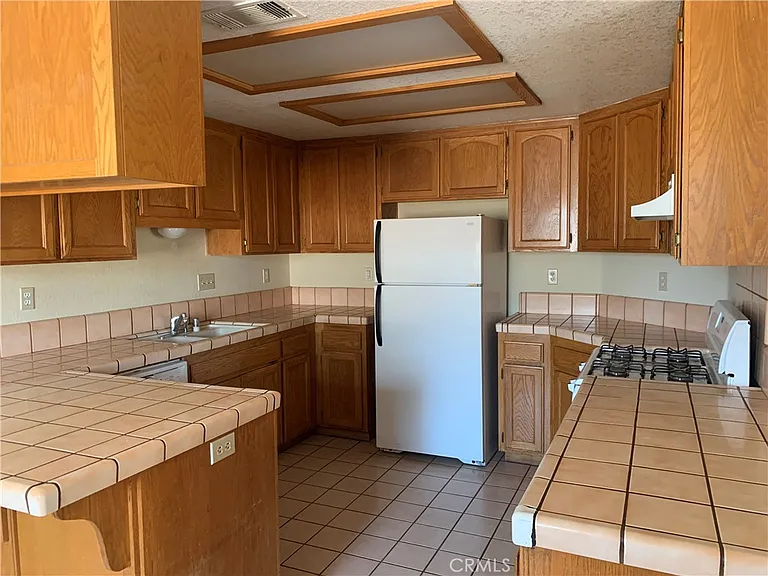 10912 Moreno Ave — Photo 2