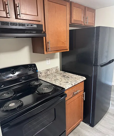 1004 W McBean St #B — Photo 11