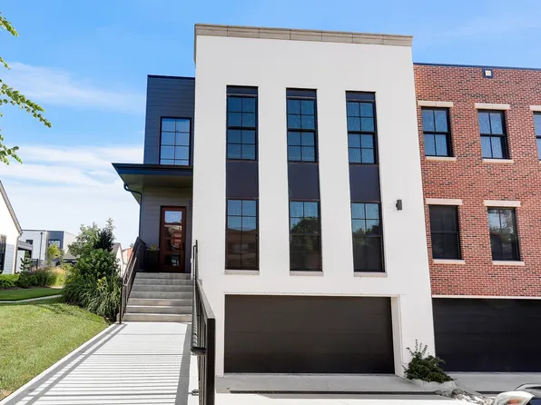 710 Peace St Unit 3D, Pella, IA 50219