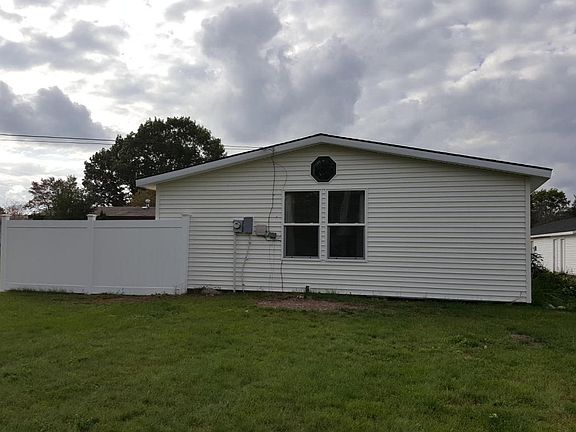 4th image of 17 Clubhouse Dr