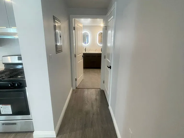 1019 N Hayworth Ave #11 — Photo 5