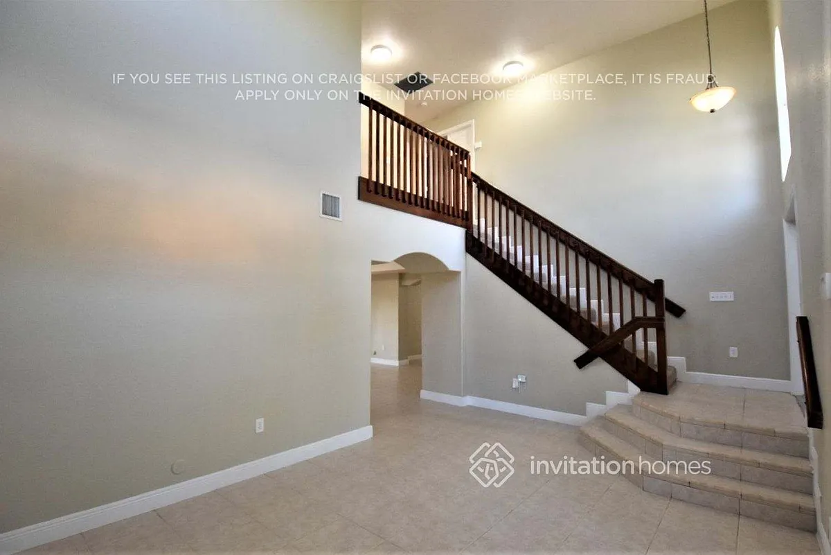 Building Photo - 4390 SW 159th Ave