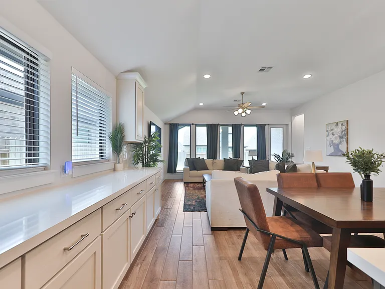 1829 Gyst Rd — Photo 12