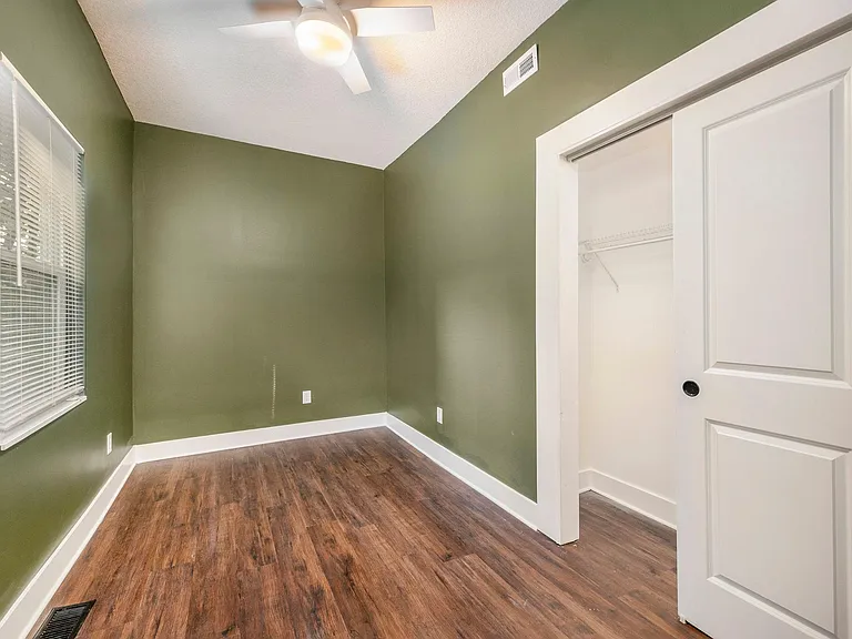 2828 Summit St — Photo 20