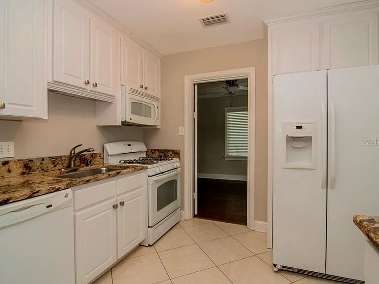 411 S Albany Ave #1 — Photo 5