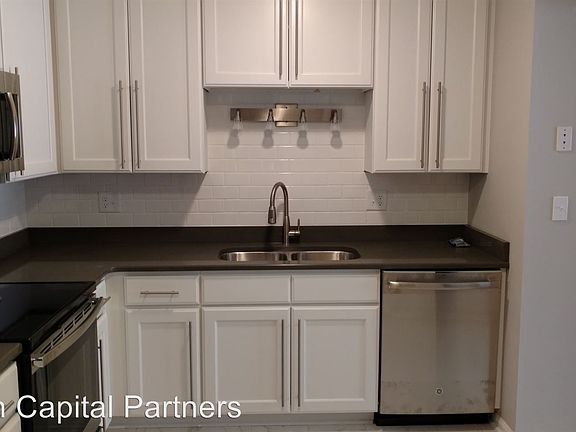 3rd image of 904 Norwood St APT 3