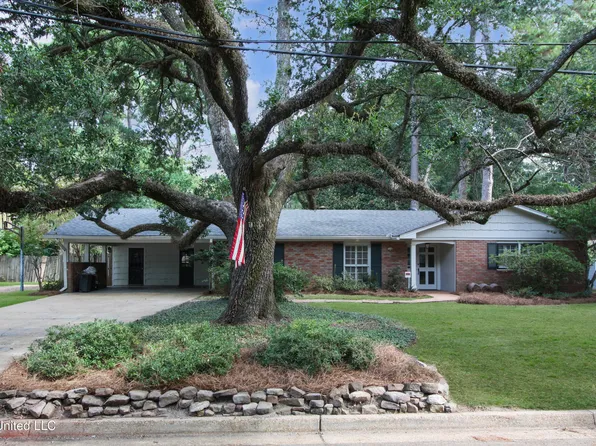 5246 Saratoga Dr, Jackson, MS 39211