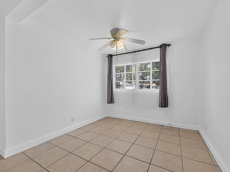 1005 E Flora St — Photo 34