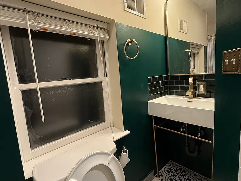 126 E Montgomery St — Photo 17