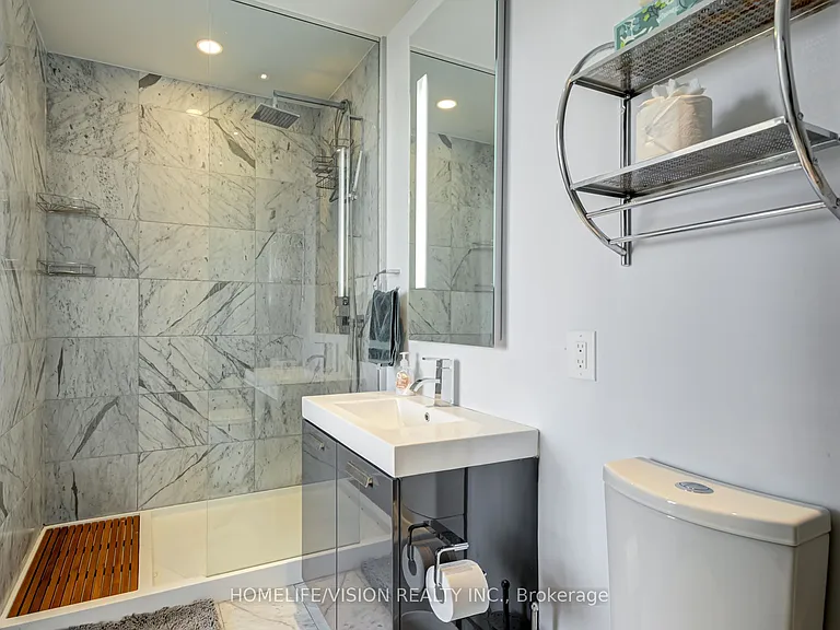 629 King St W #Penthouse 1415 — Photo 26