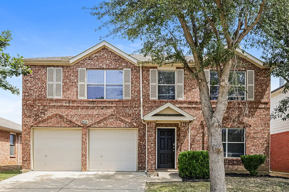4 bed, 2.5 bath, 2372 sqft, $2,360 — Photo 1