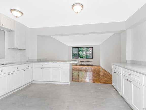 3rd image of 3215 Arlington Ave APT 2F