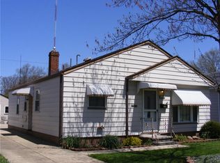 2902 Center Dr, Parma, OH