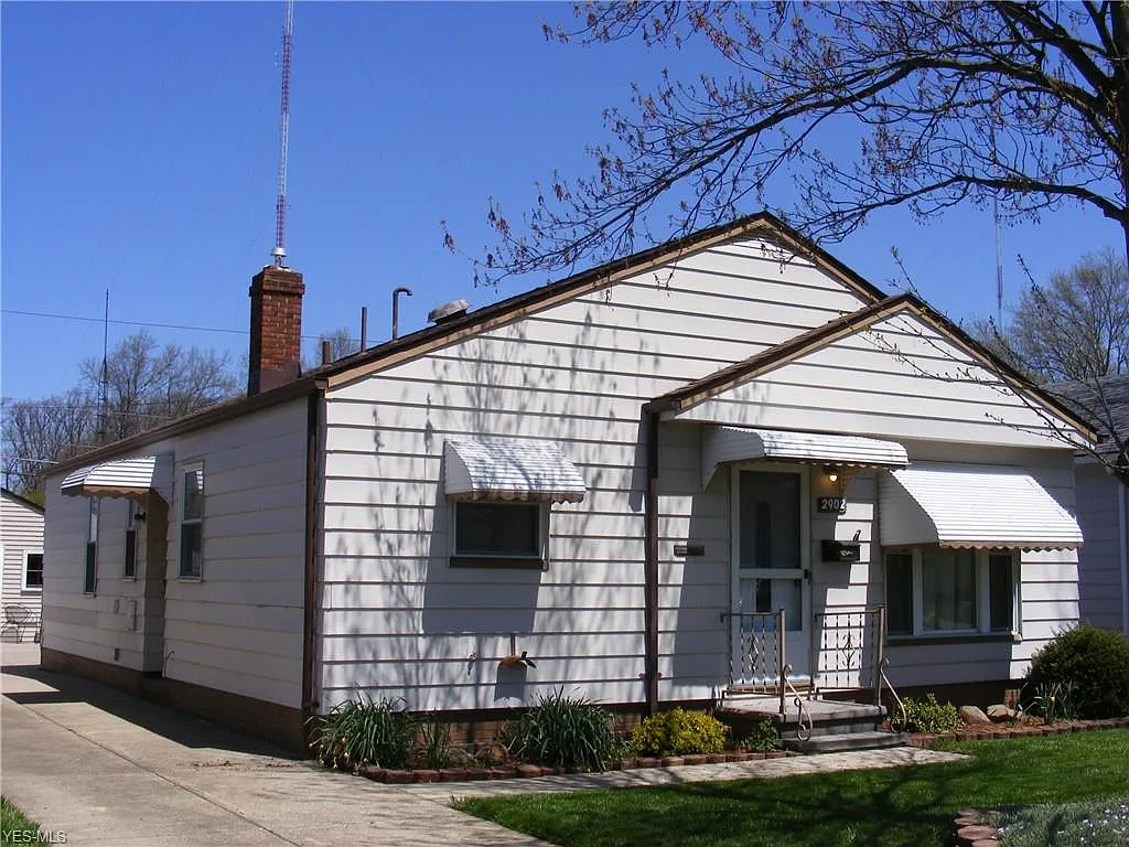 2902 Center Dr photo 1