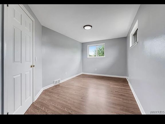 4th image of 1368 E Delavan Ave