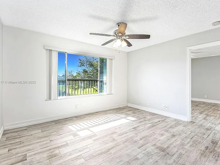 911 Twin Lakes Dr #3-N — Photo 27