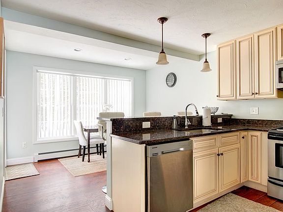 3rd image of 25 Pinewood Dr