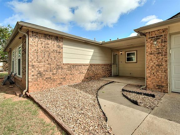 3rd image of 1813 Twin Tree Dr