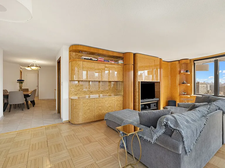 330 E 38th St #35D — Photo 6