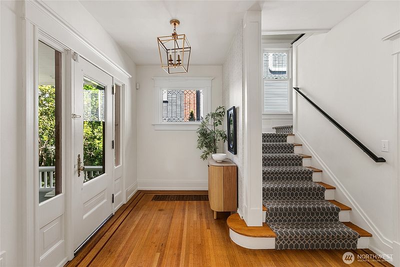3rd image of 918 18th Avenue E