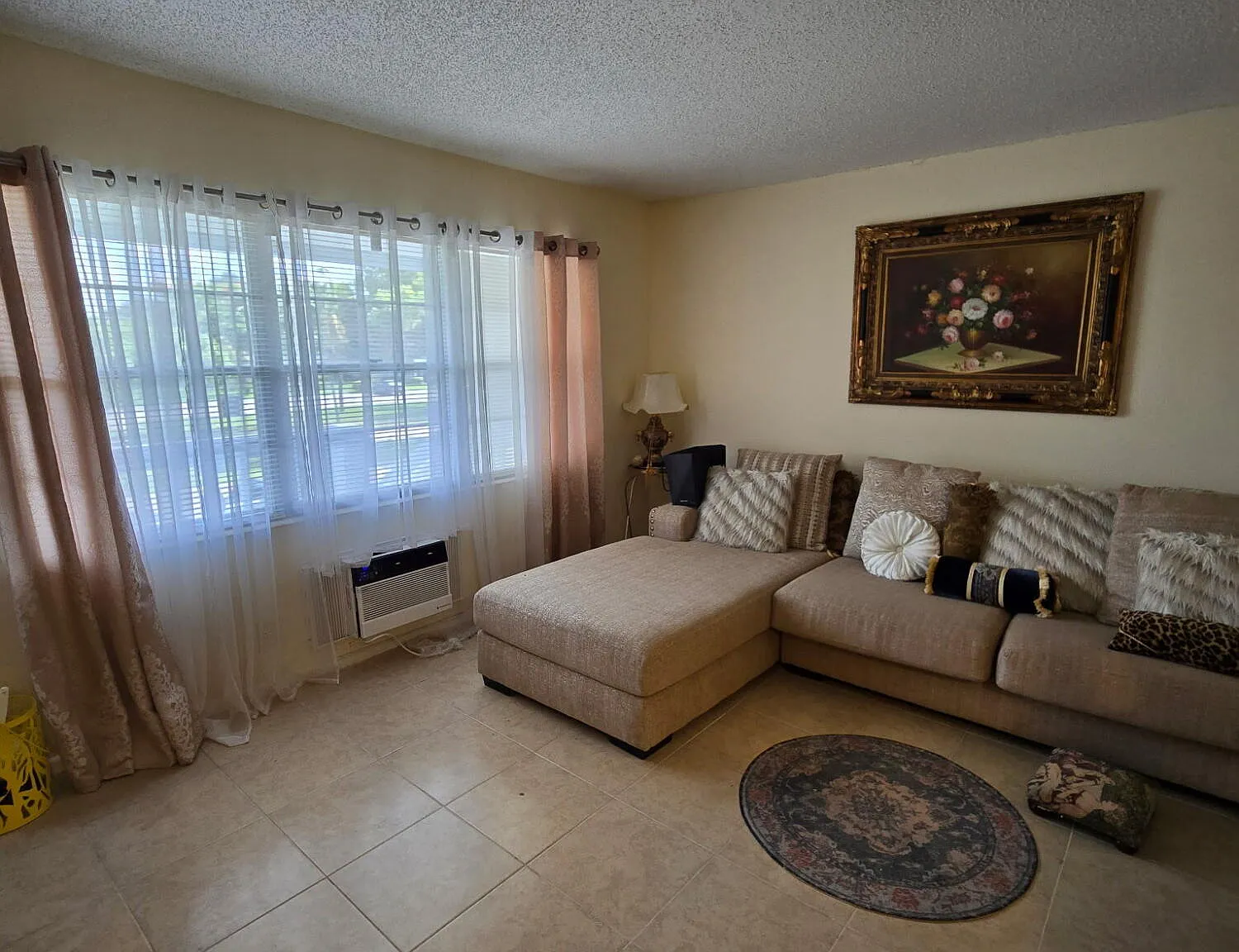 1 bed, 1.5 bath, 700 sqft, $1,550 — Photo 2