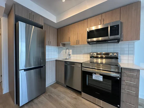 1010 Sandy Beach Rd #1701, Pickering, ON L1W 3X5