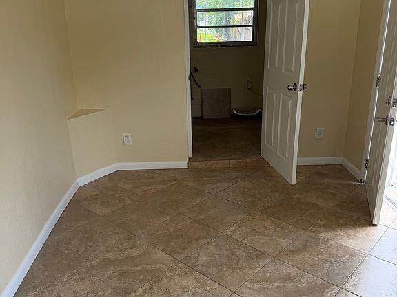 4th image of 2605 N Matanzas Ave