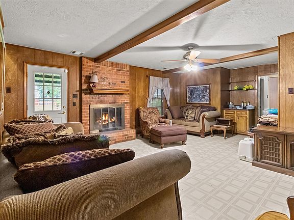 5th image of 2054 Linda Ln