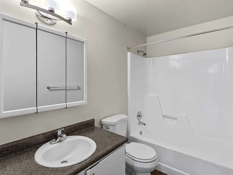 Irving Place Apartments — Photo 28
