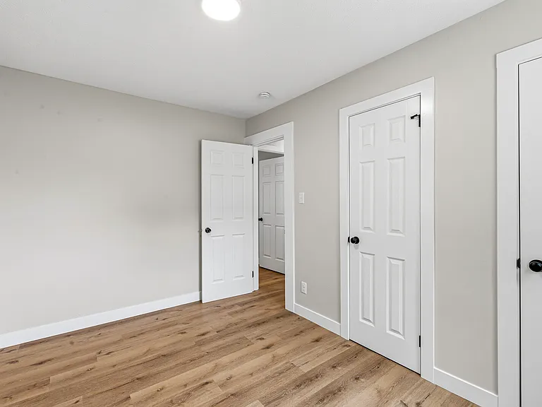 126 N Illinois St — Photo 15