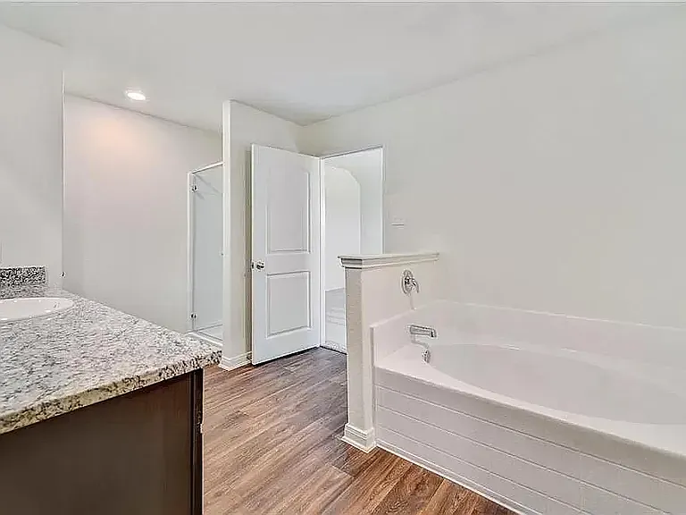 129 Fairfax Ln — Photo 12