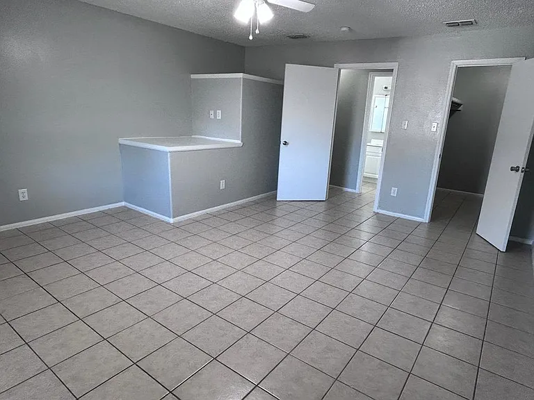 2302 W Elisa Ln #10 — Photo 7