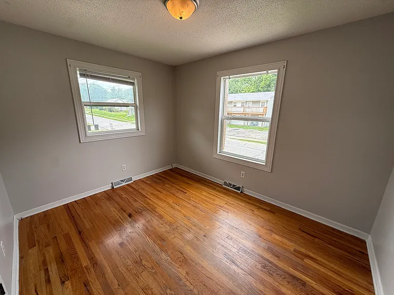 708 E Culton St — Photo 8